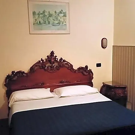 Hotel Croce Di Malta 2*